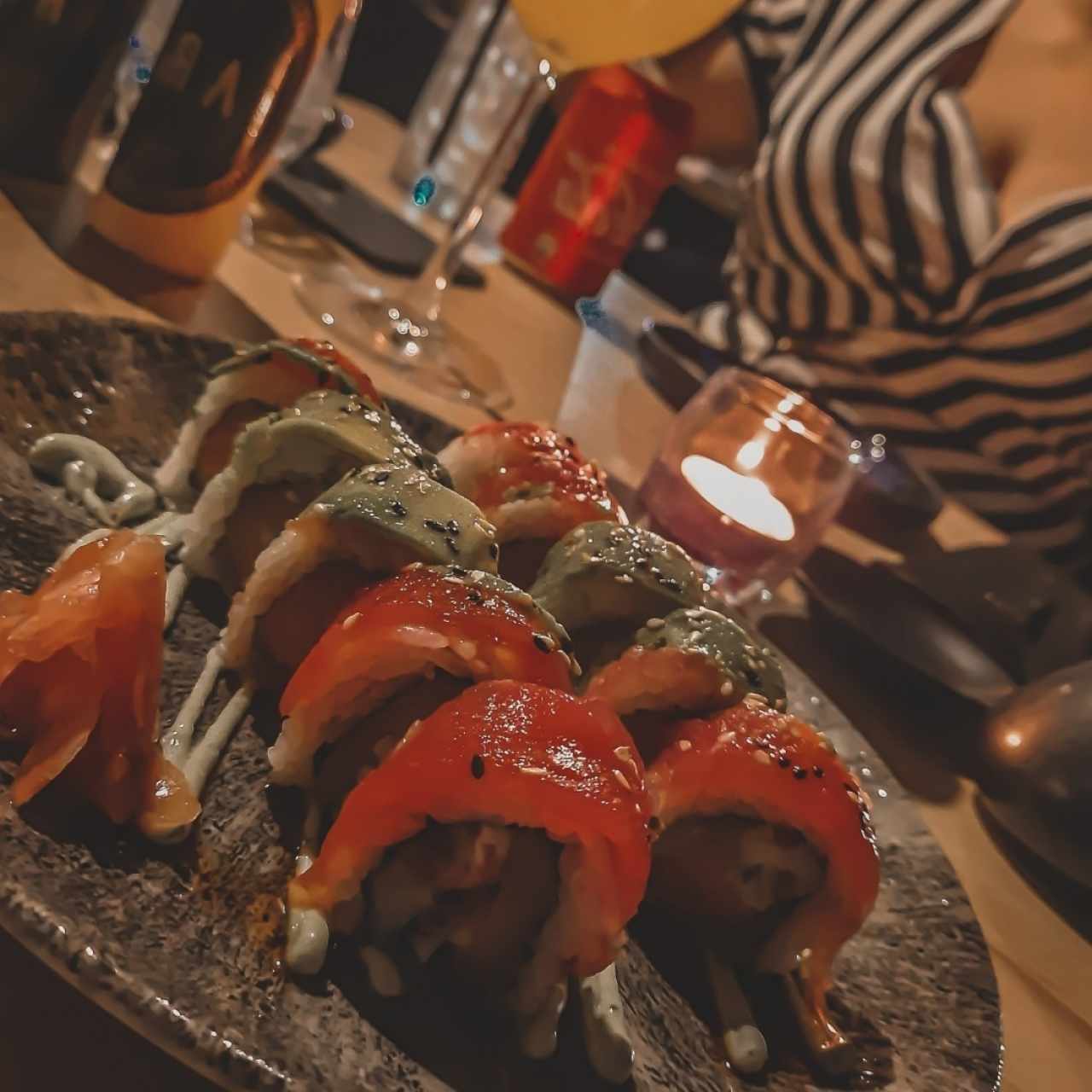 SUSHI BAR - PEACE & LOVE