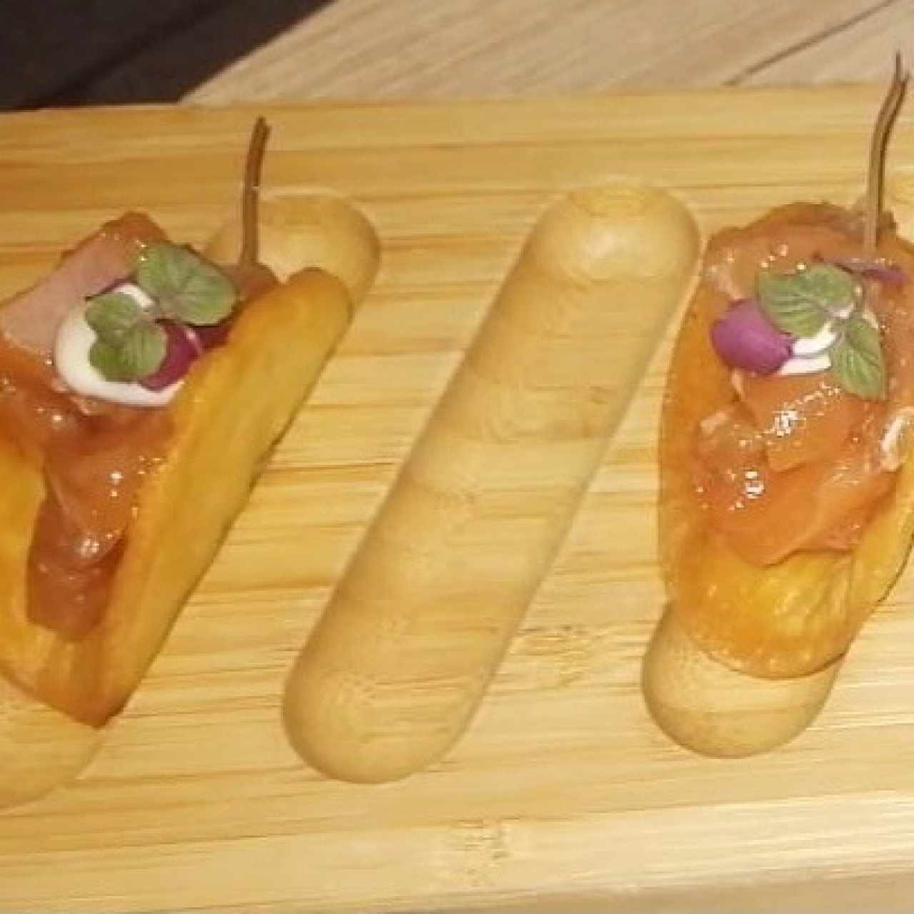 ENTRADAS FRÍAS - SALMON TACOS