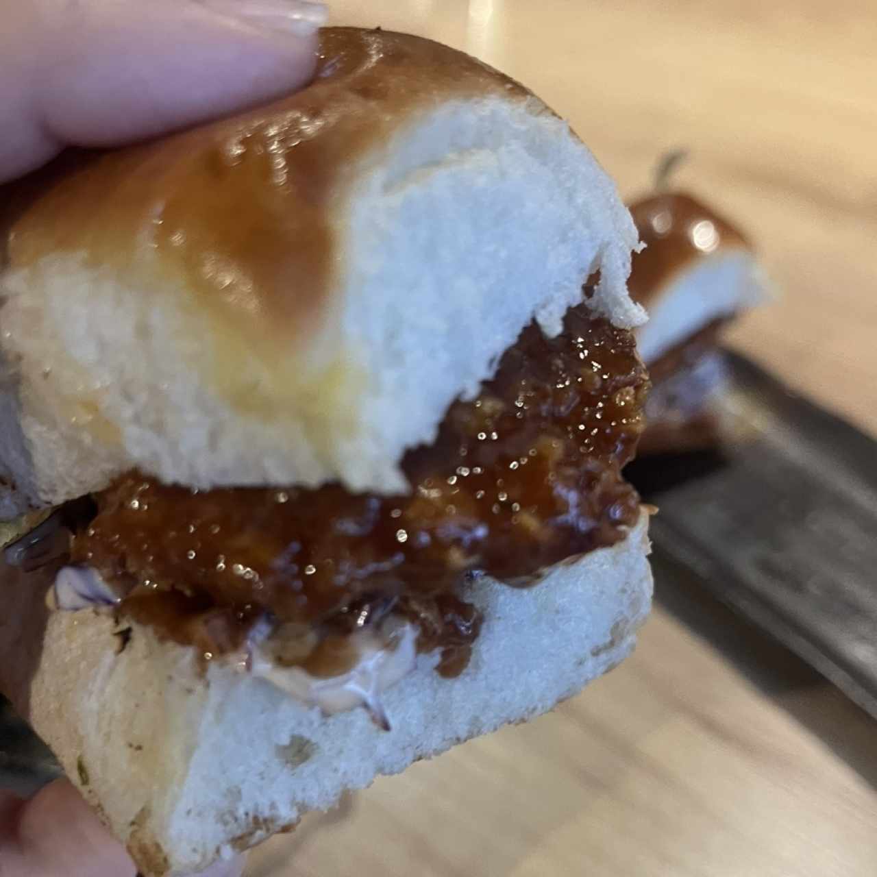 ENTRE PANES - BBQ CHICKEN SLIDERS