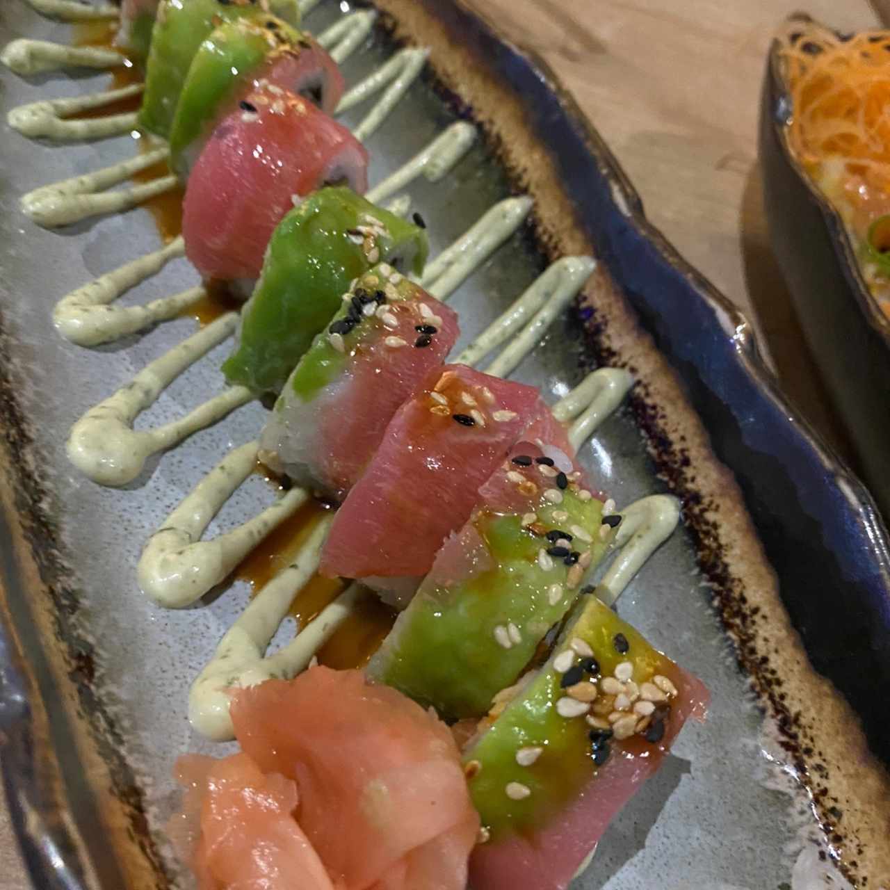 SUSHI BAR - PEACE & LOVE