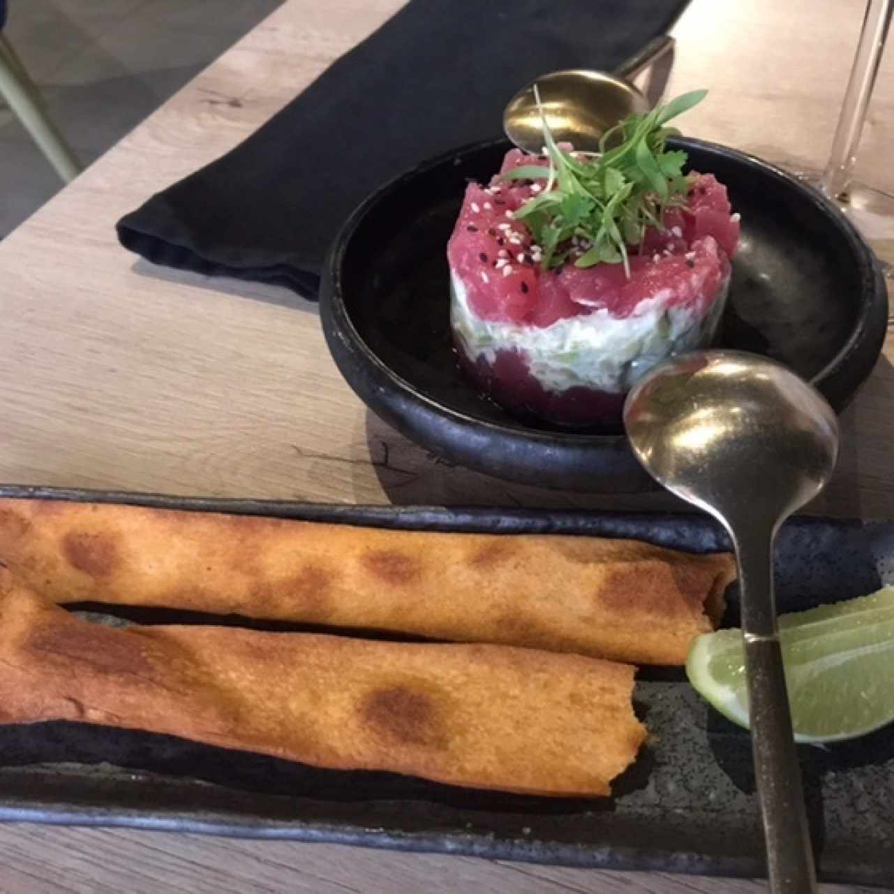 SPICY TUNA & AVOCADO