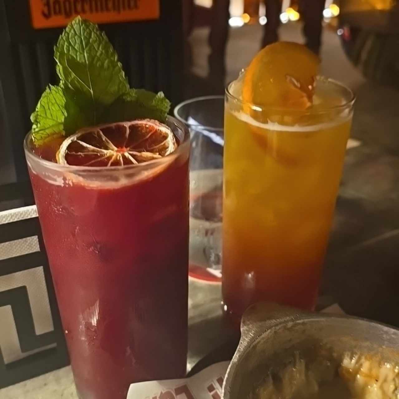 soda de jengibre y saril, y amanecer en venado