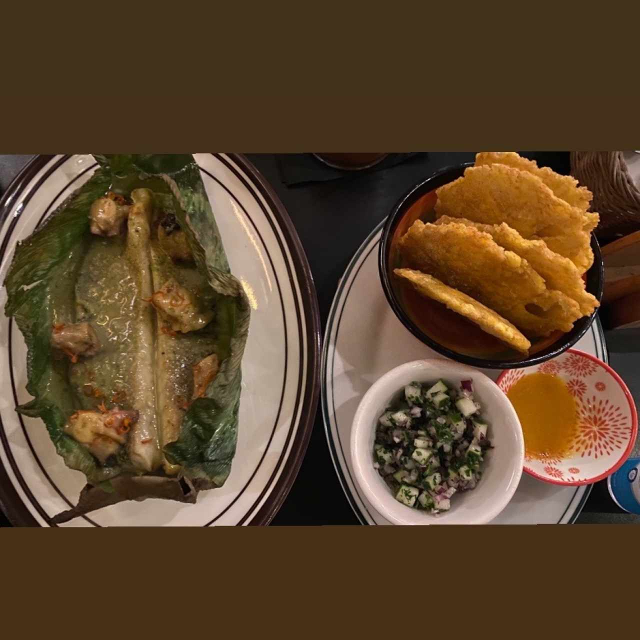 Corvina al bijao a la brasa, bañada en curry de pulpo 