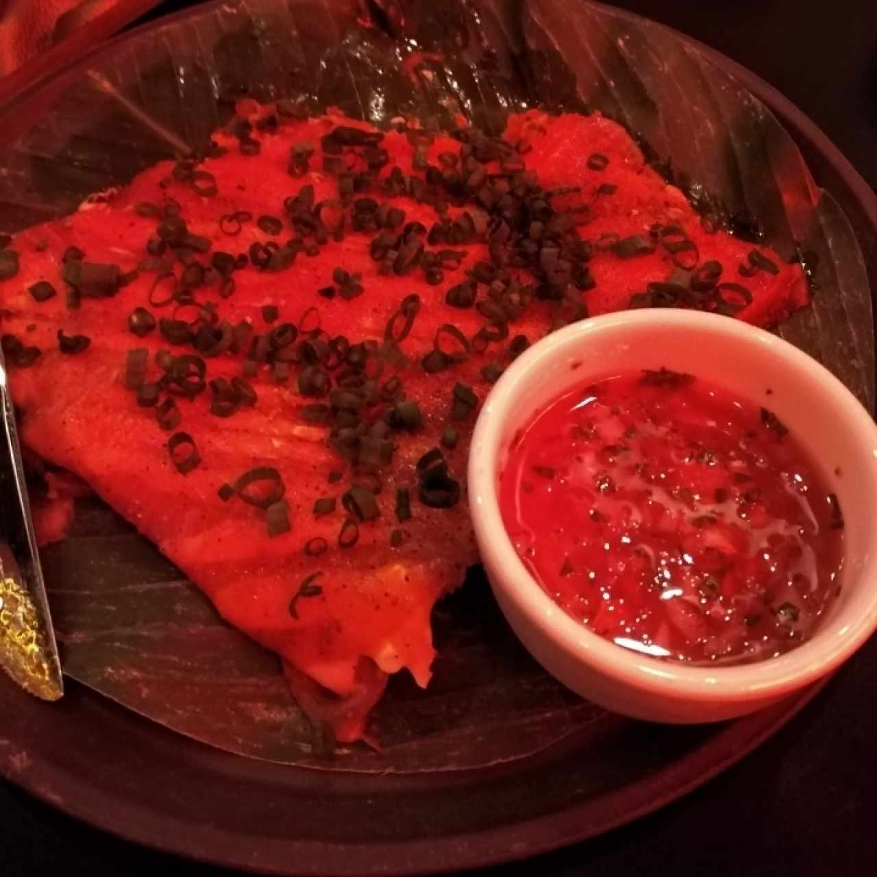 Carpaccio de salmón en base de yuca 