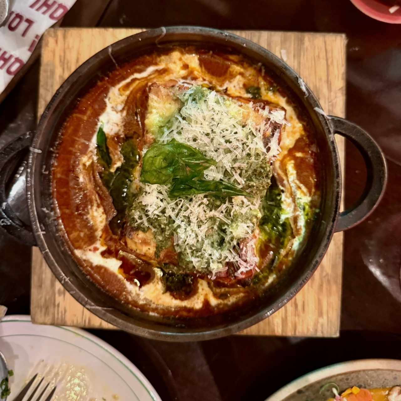 Lasagna de gallina de patio ajeno