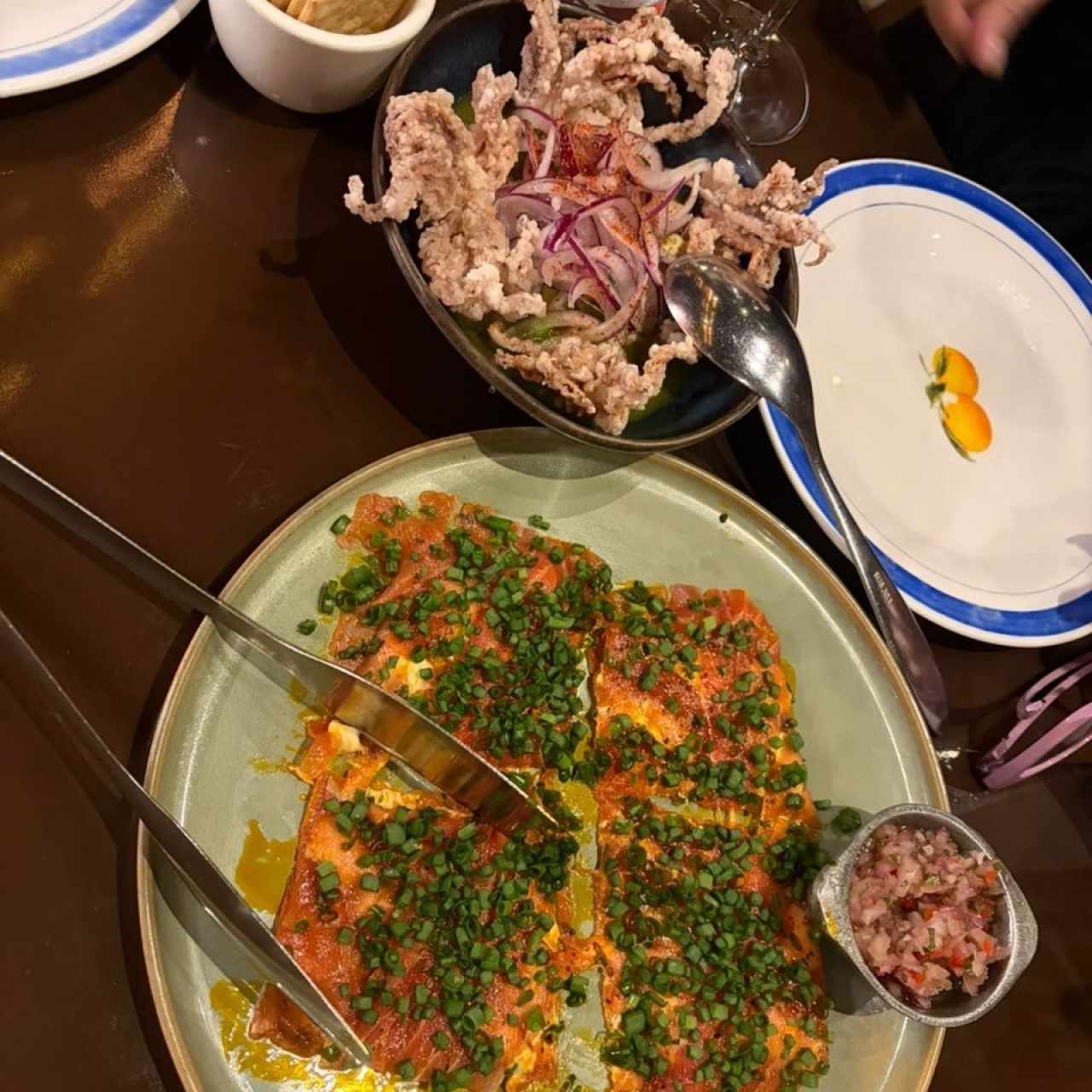 Yuca Tostada con Carpaccio de Atun