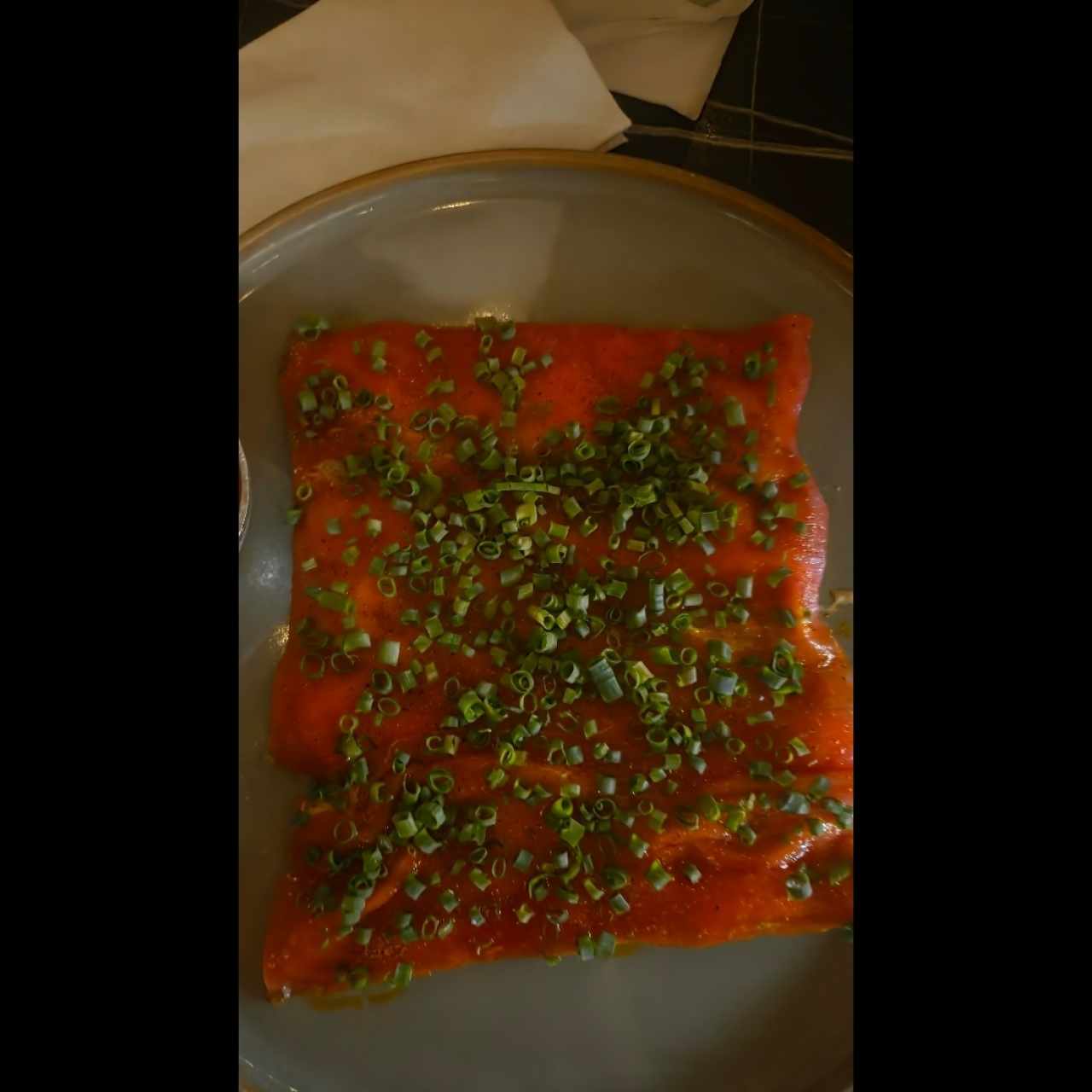 Yuca Tostada con Carpaccio de Atun