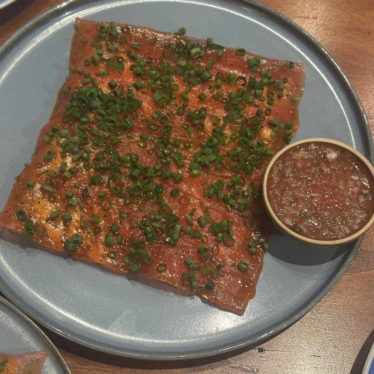 Yuca Tostada con Carpaccio de Atun