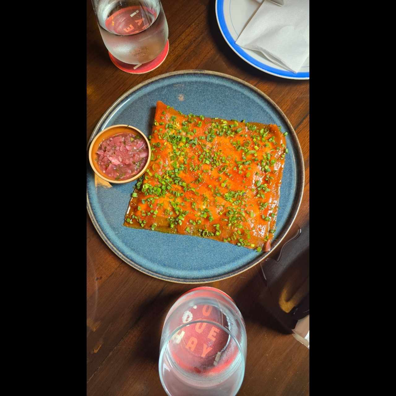 Yuca Tostada con Carpaccio de Atun