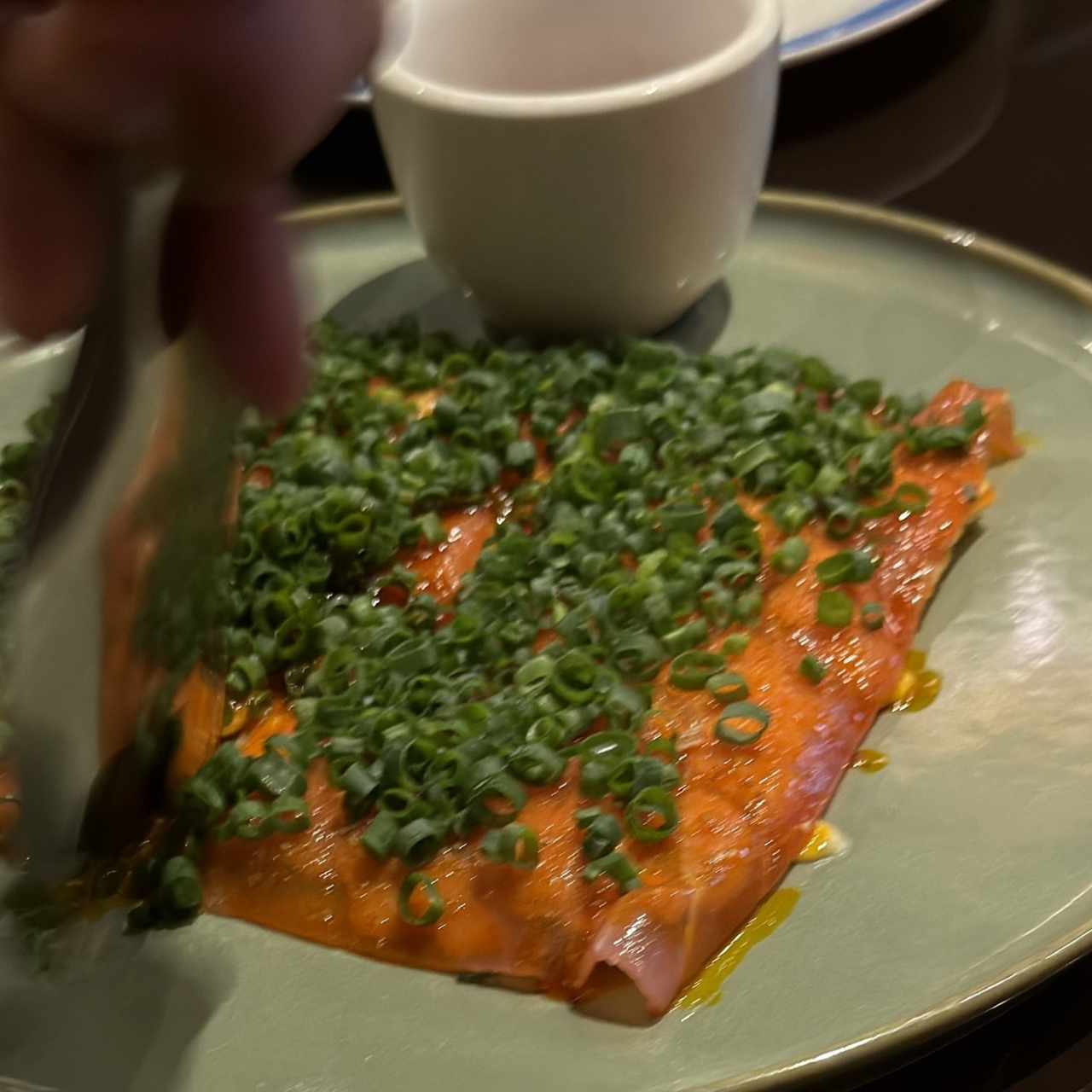 Yuca Tostada con Carpaccio de Atun