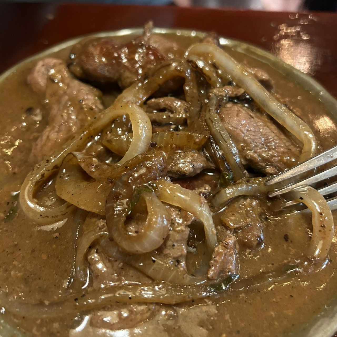 Bistec con hojdra 
