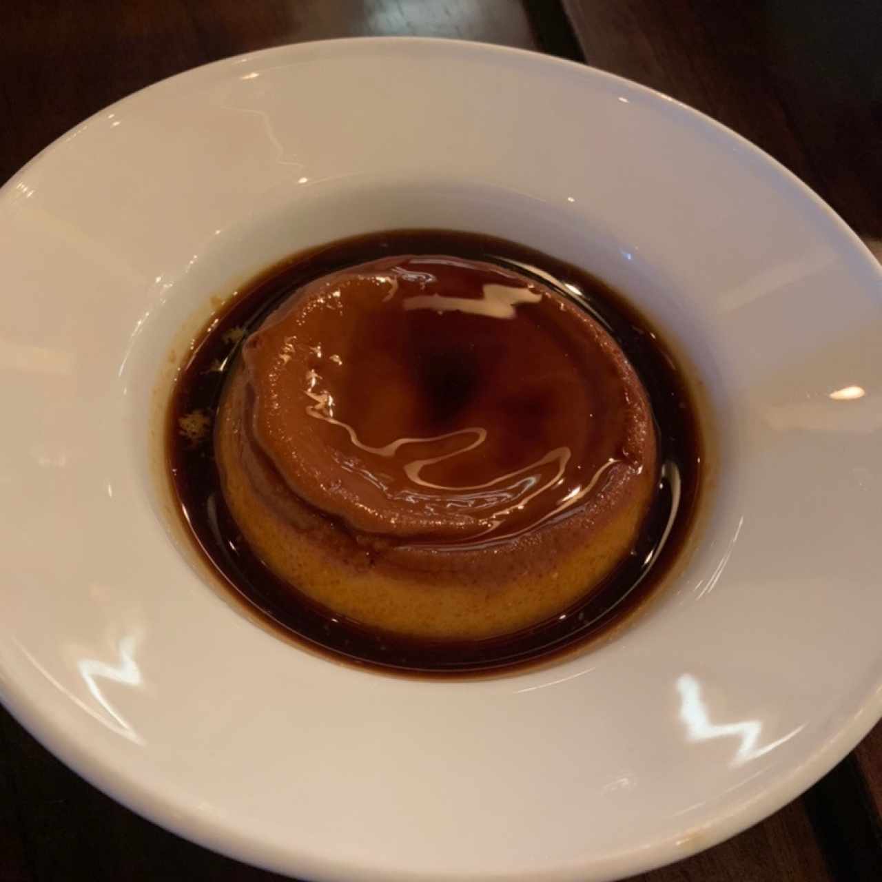 flan con caramelo quemado