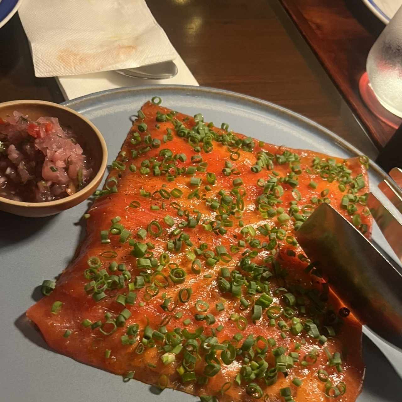 Yuca Tostada con Carpaccio de Atun