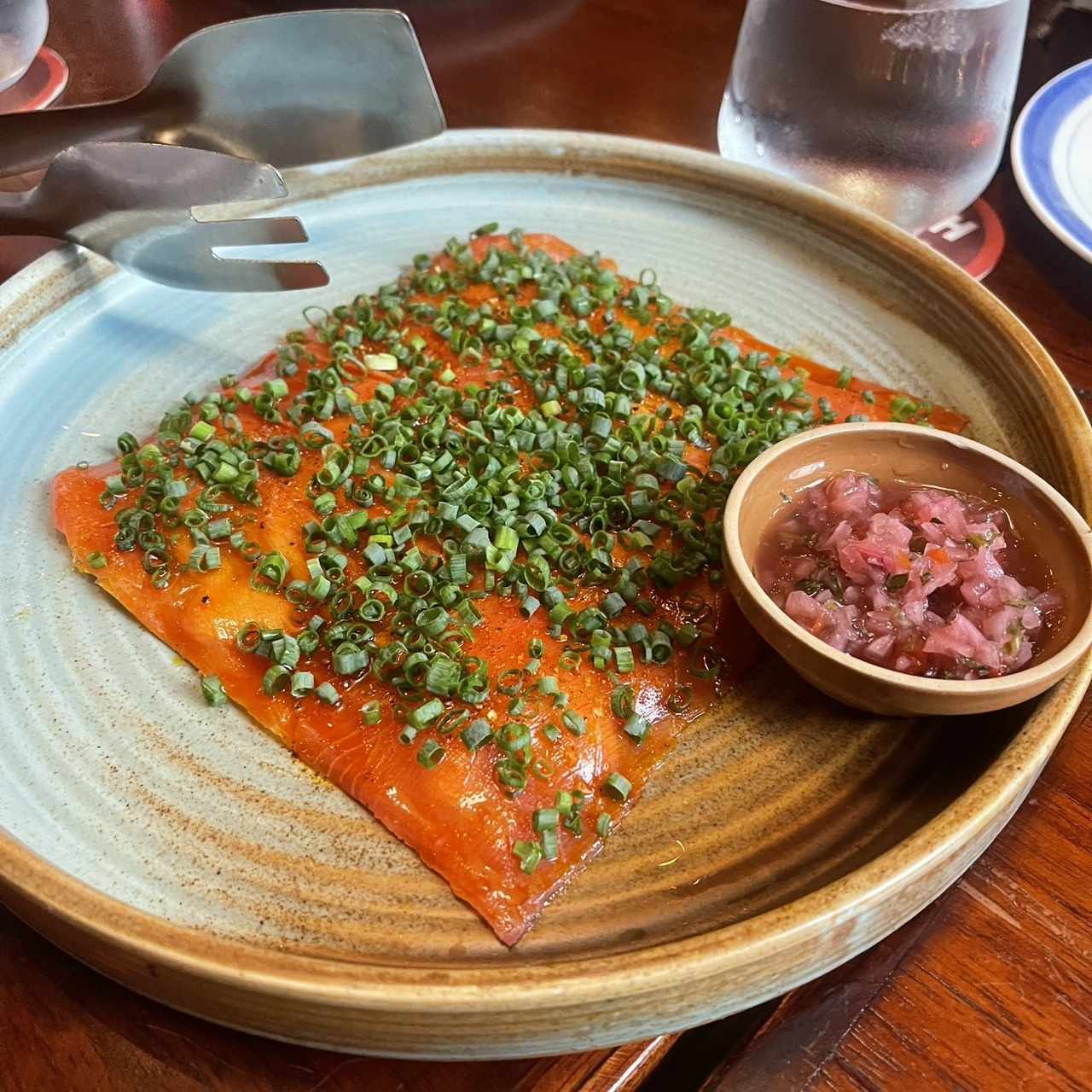 Yuca Tostada con Carpaccio de Atun
