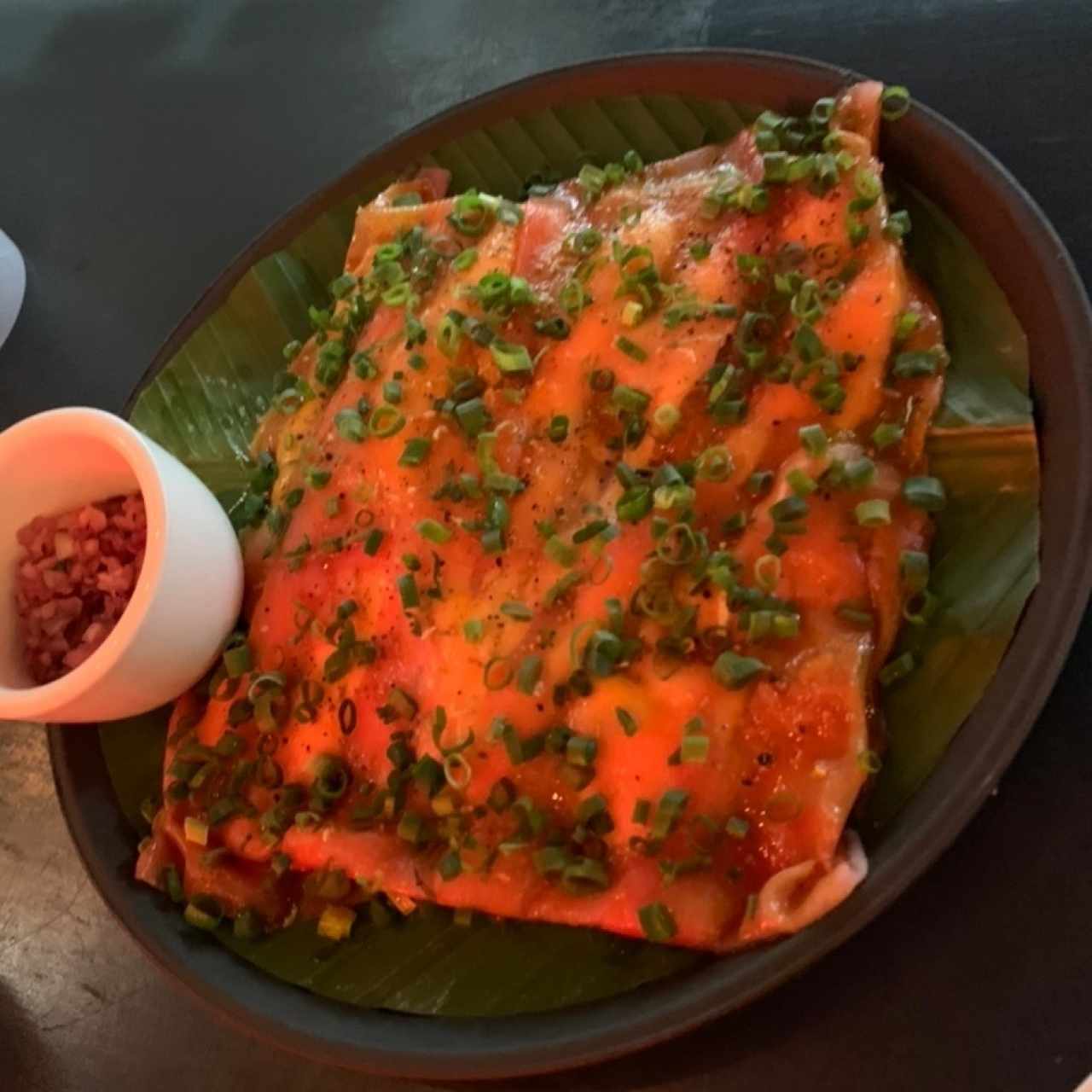 Yuca tostada con Carpaccio de atún