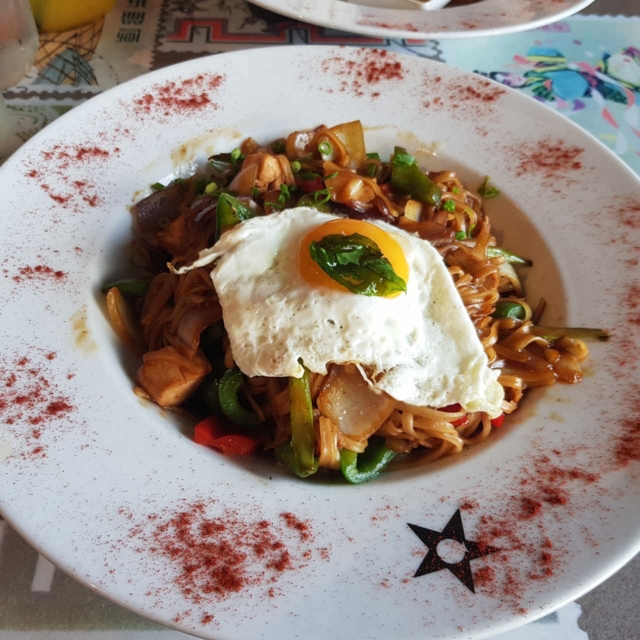Pad Doh Kee de Pollo