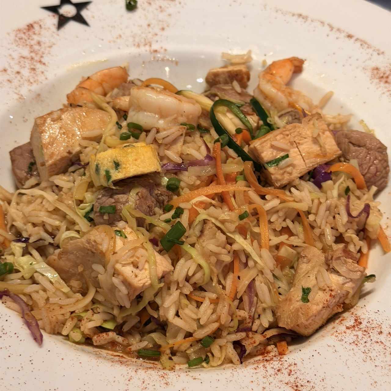 Nasi Goreng Mixto (Res, pollo y camarón)