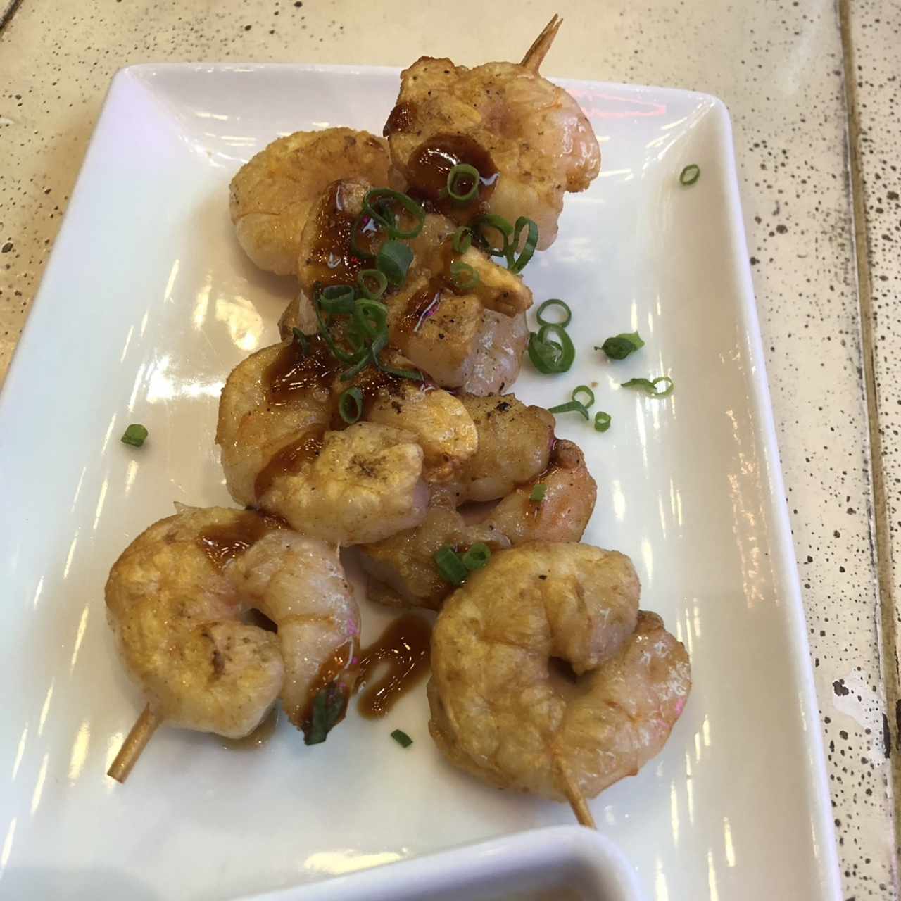 Tentadoras Entradas - Satay de Camarón