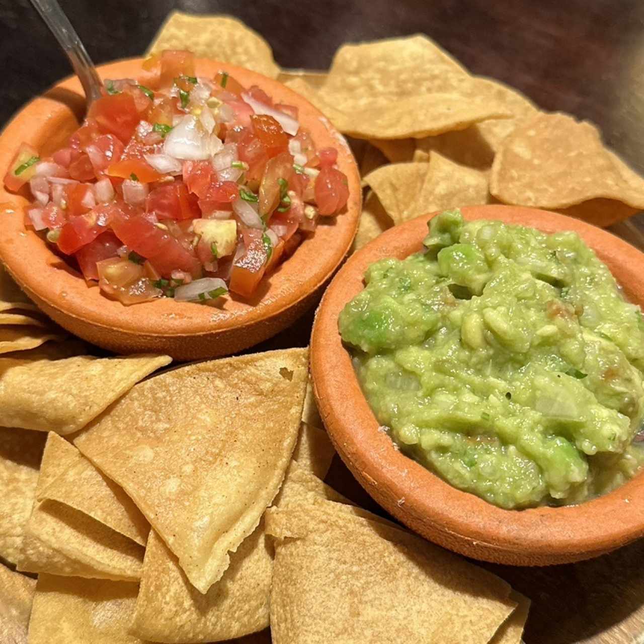 Totopos, Salsa y Guacamole