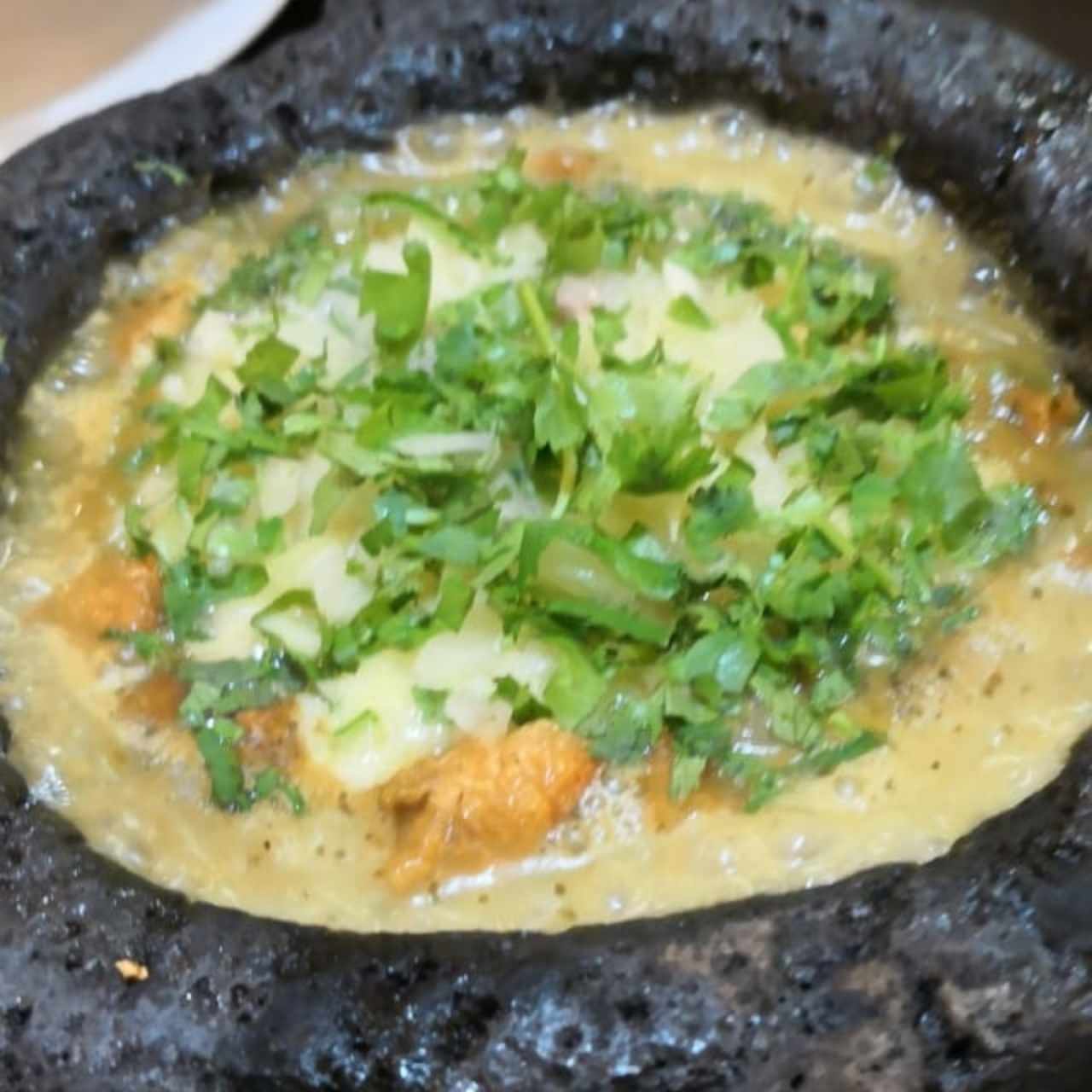 Queso Fundido de Chicharron en salsa verde