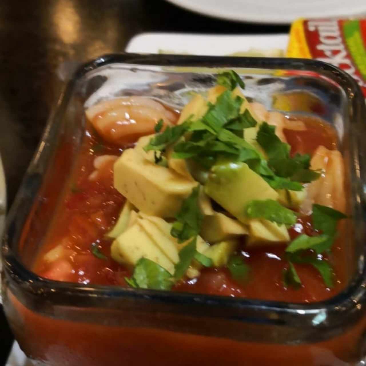 ceviche de langostinos con aguacate