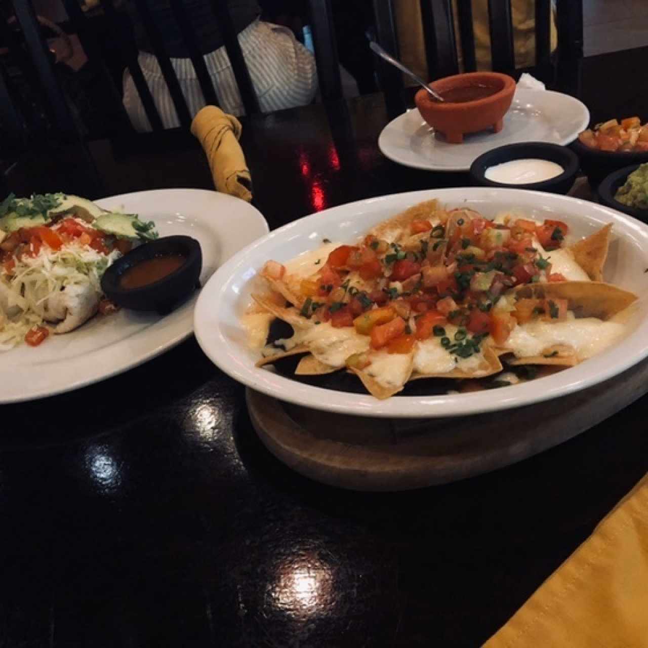 Entrada 3 Nachos y Burrito vegetariano