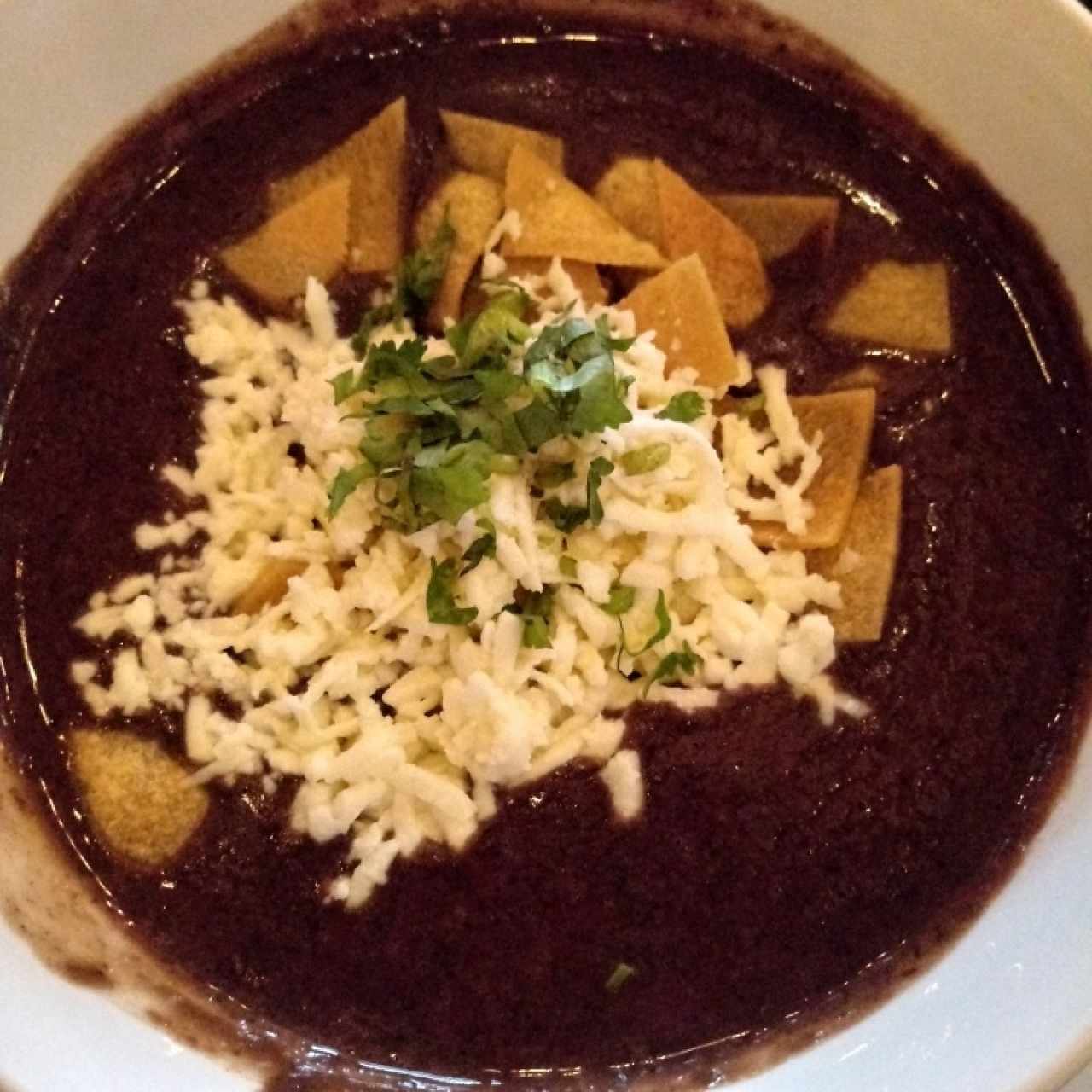 sopa de frijoles