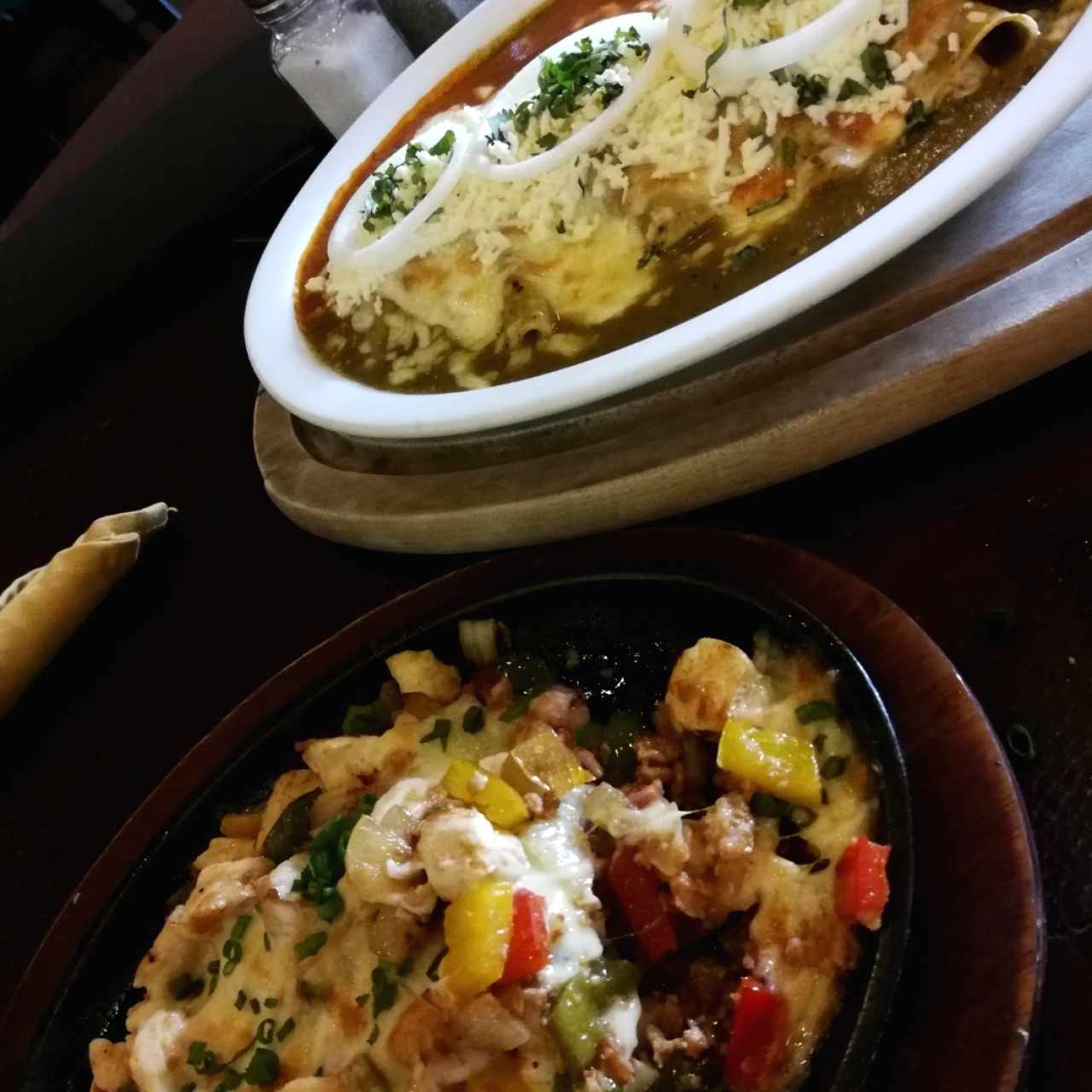 alambre de pollo y enchiladas divorciadas