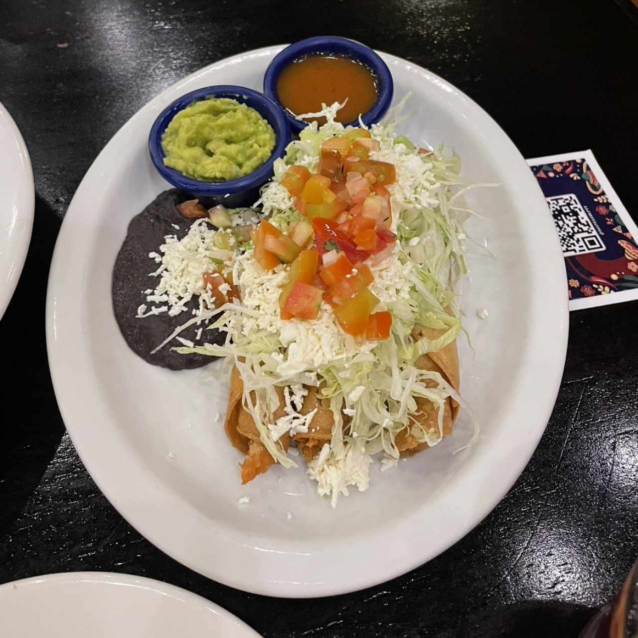 Flautas rellenas de pollo