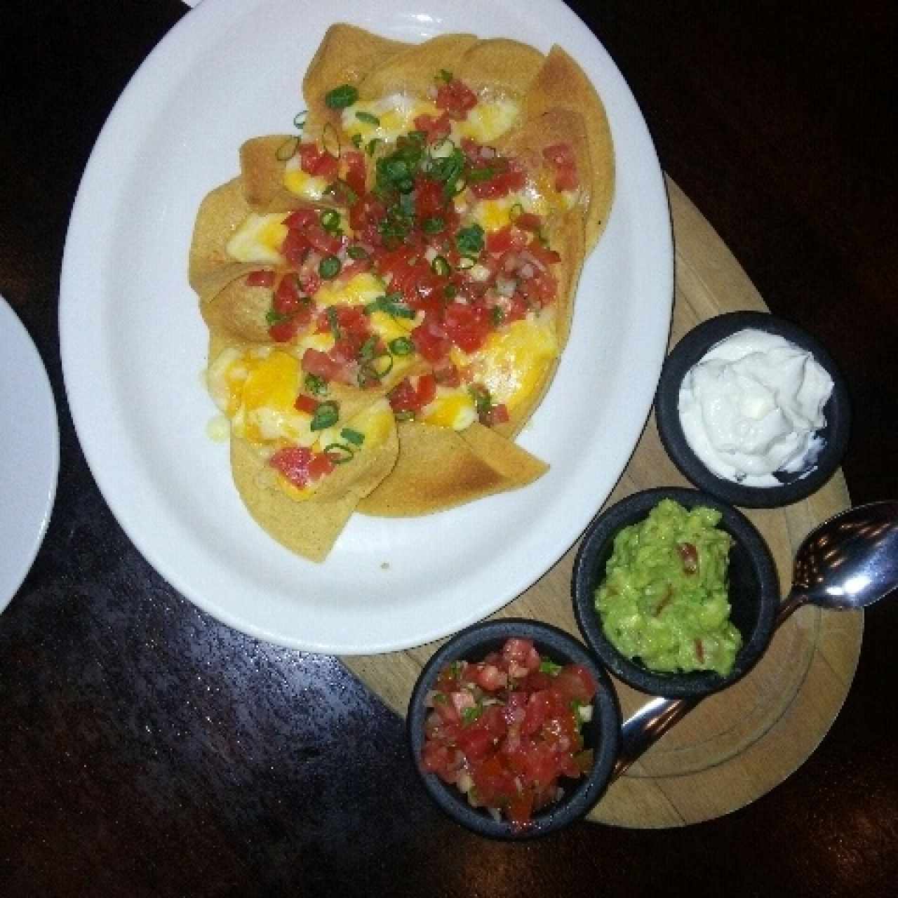 Entrada - Nachos con Frijoles y Queso