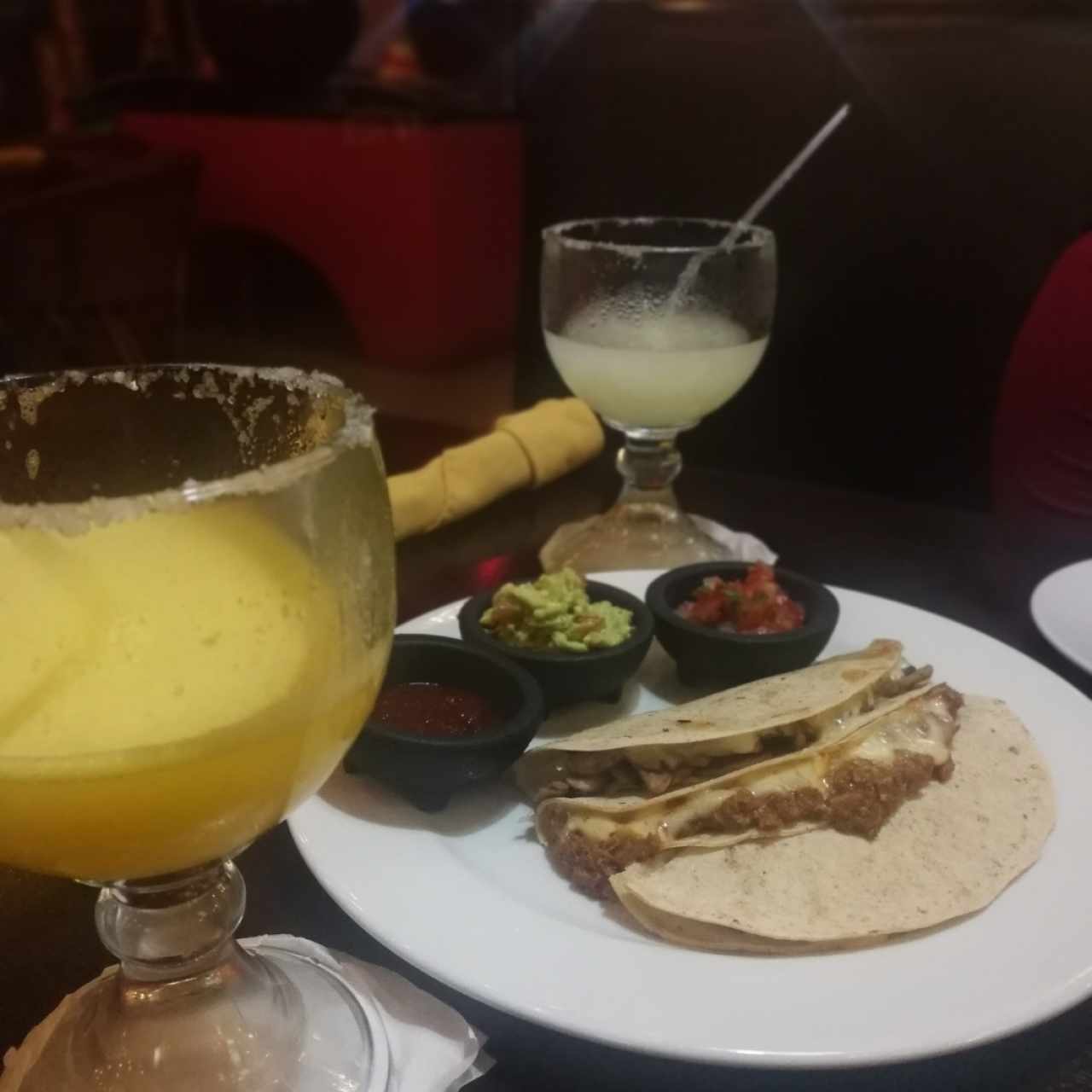 Margaritas jumbo y quesadillas 