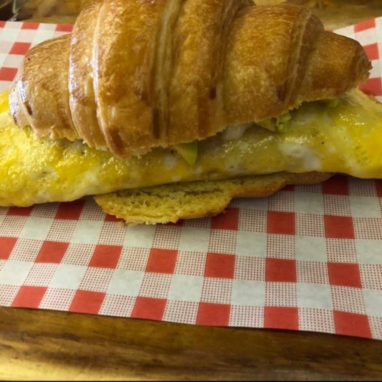 omelette con croissant