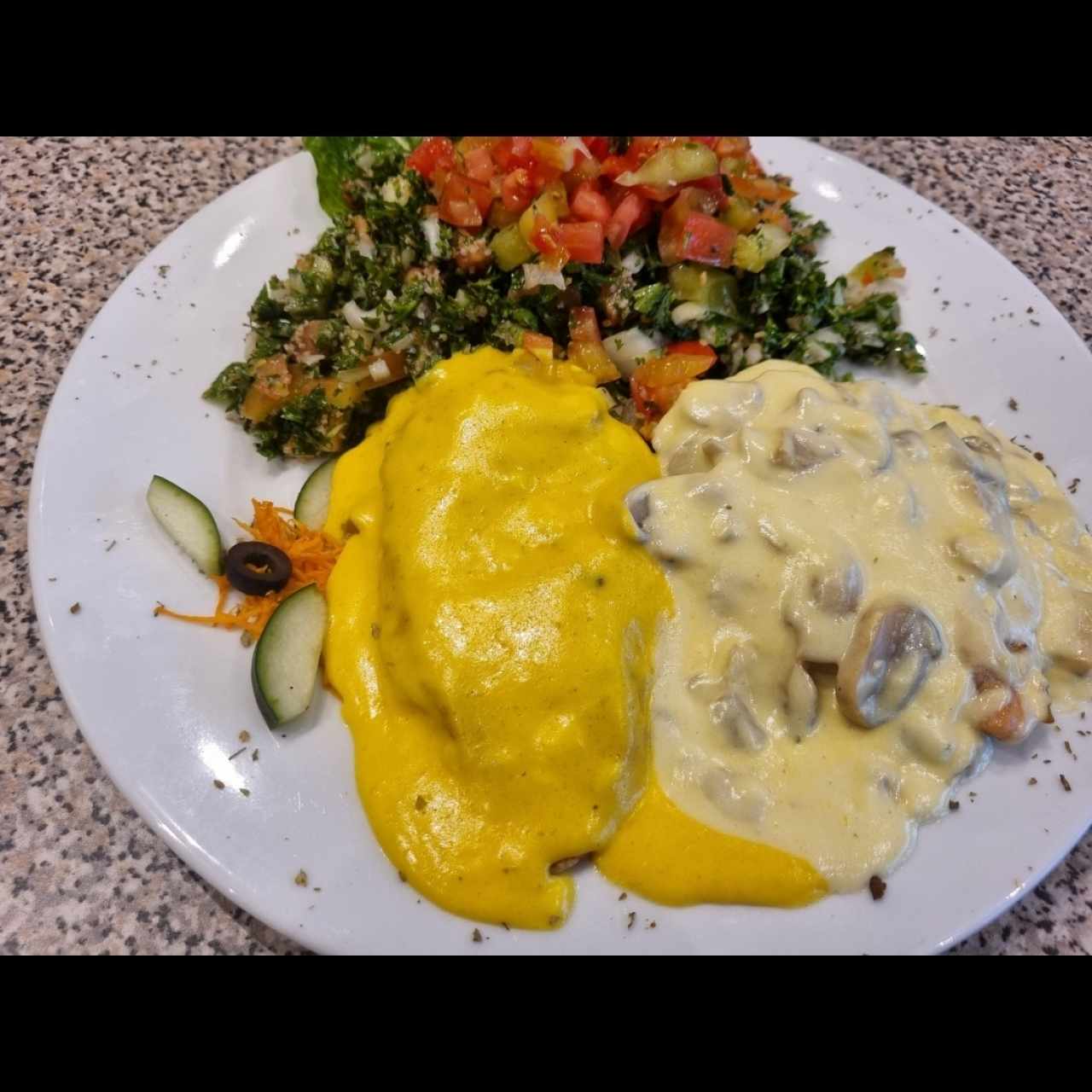 Filete de Pollo en Dos Salsas