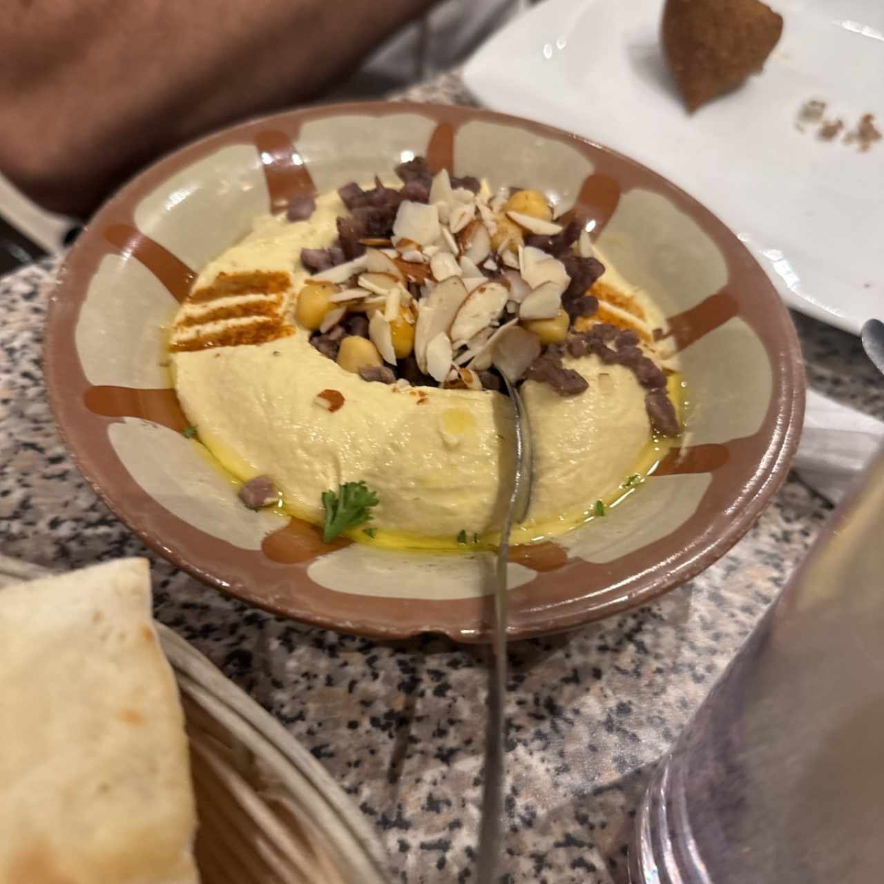 Hummus con carne