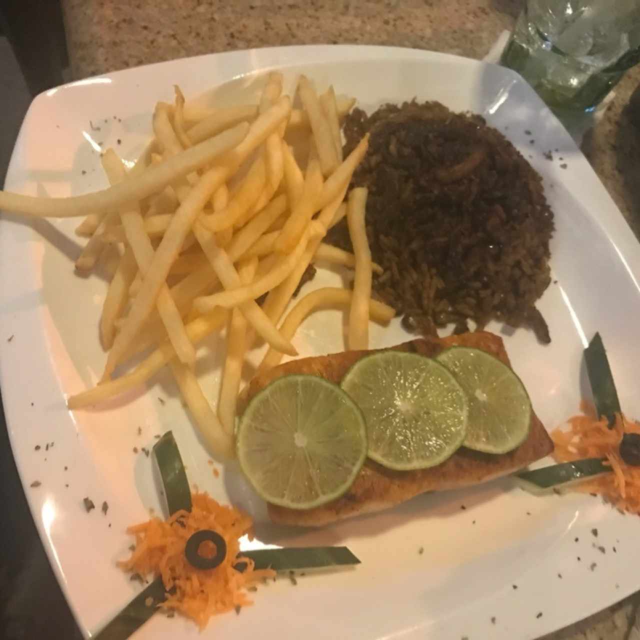 Salmón a la plancha con arroz de lenteja