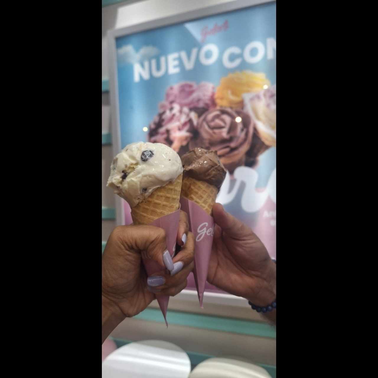 Helados - 1 bola de helado Ron con pasa y chocolate