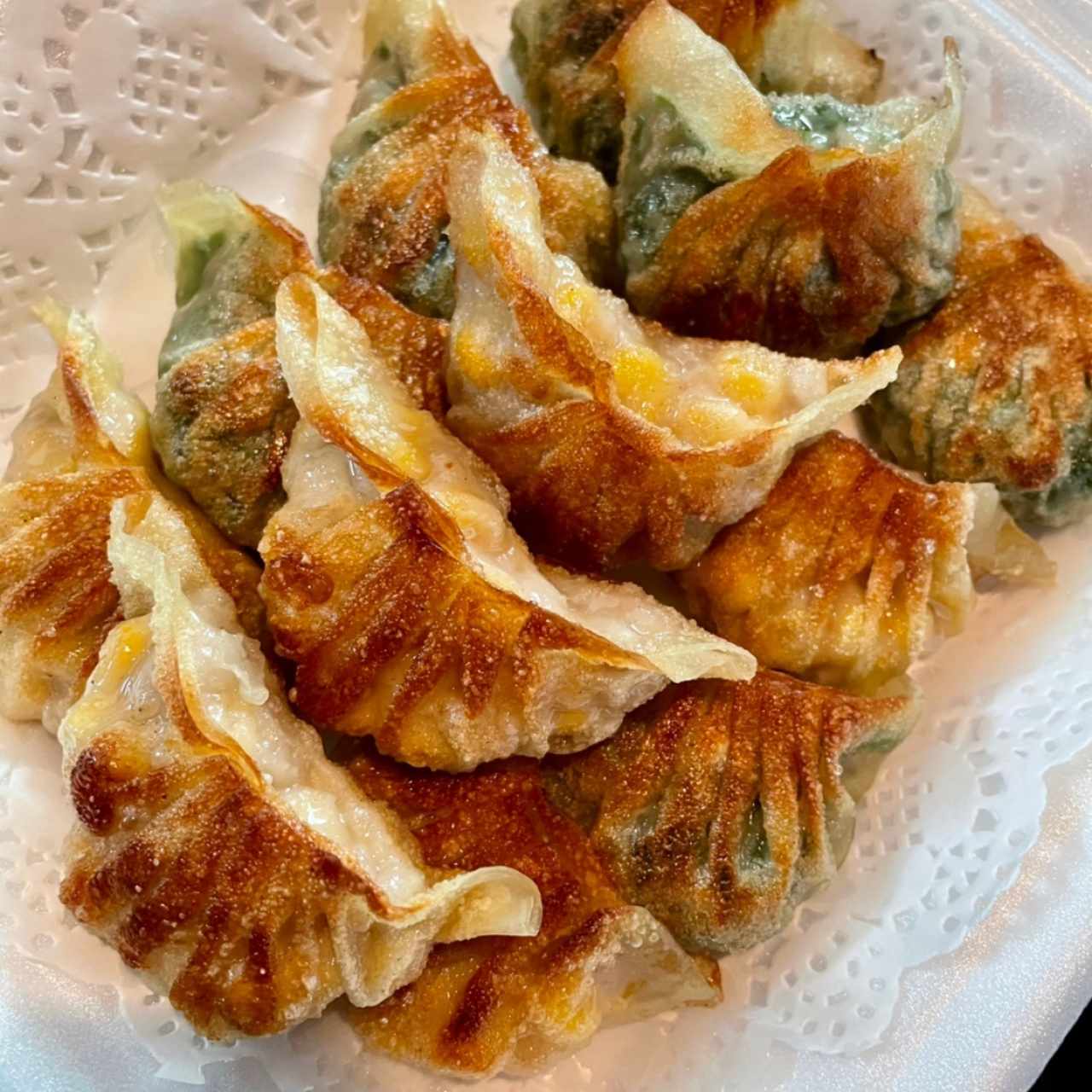 Orden mixta: dumpling de cerdo con puerro + cerdo con maíz 