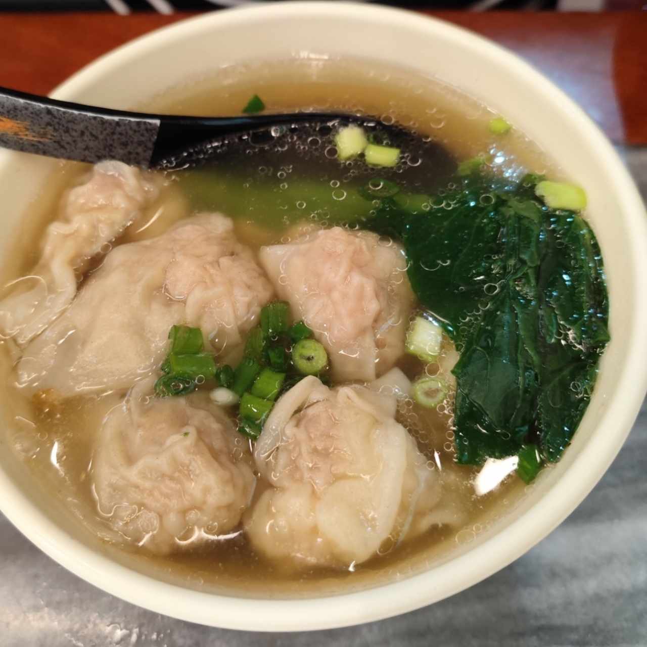 Sopa de combinación de wantones