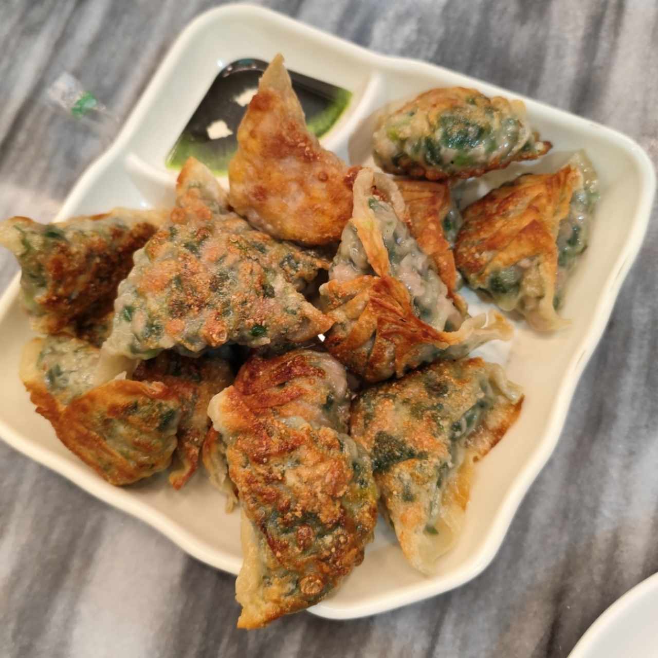 Dumpling de puerco con cebollina