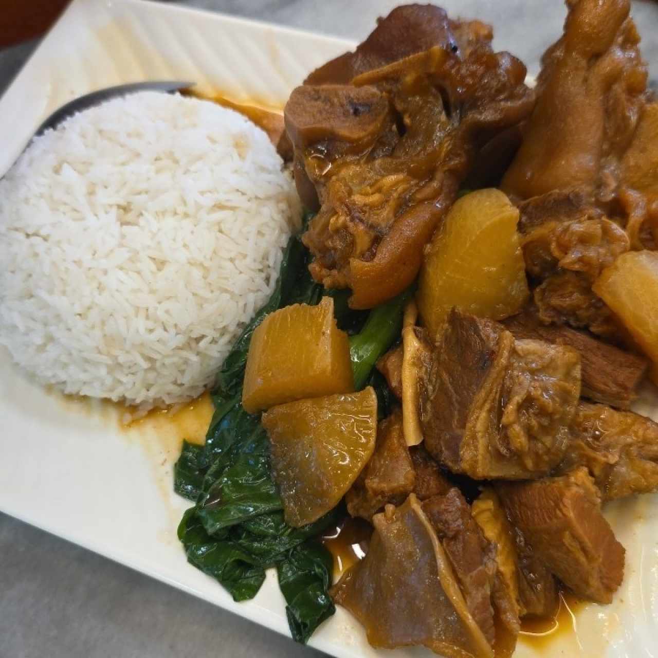 arroz con falta y patitas puerco 