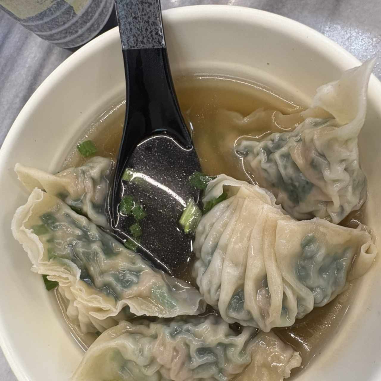 Dumpling de puerco con cebollina