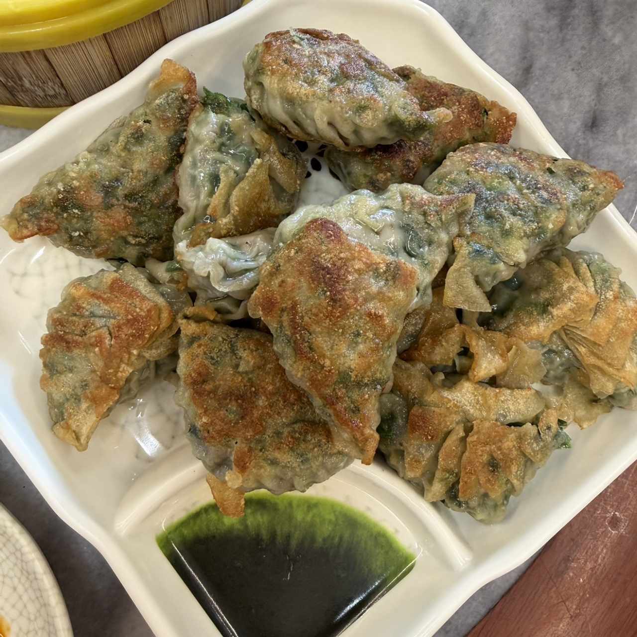 Dumpling de puerco con cebollina