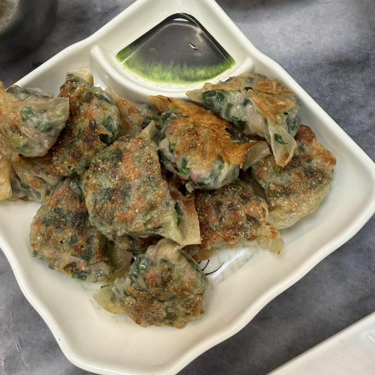 Dumpling de puerco con cebollina