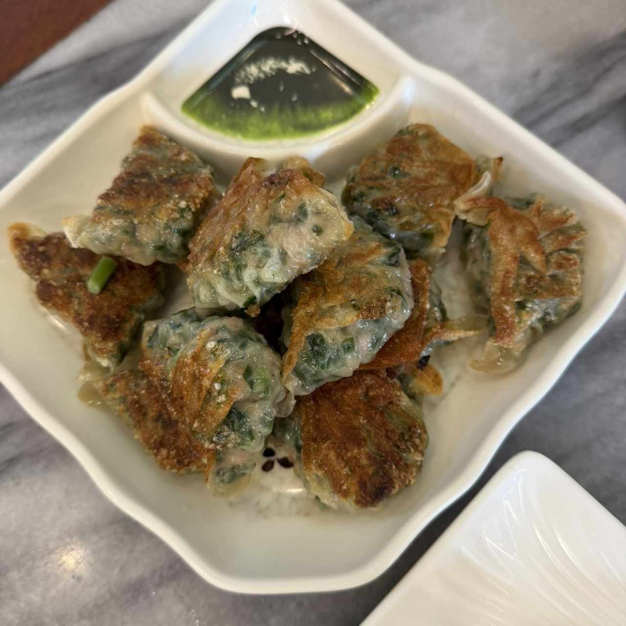 Dumpling de puerco con cebollina