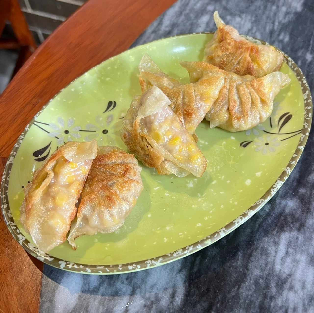 Dumplings de puerco y maíz dulce