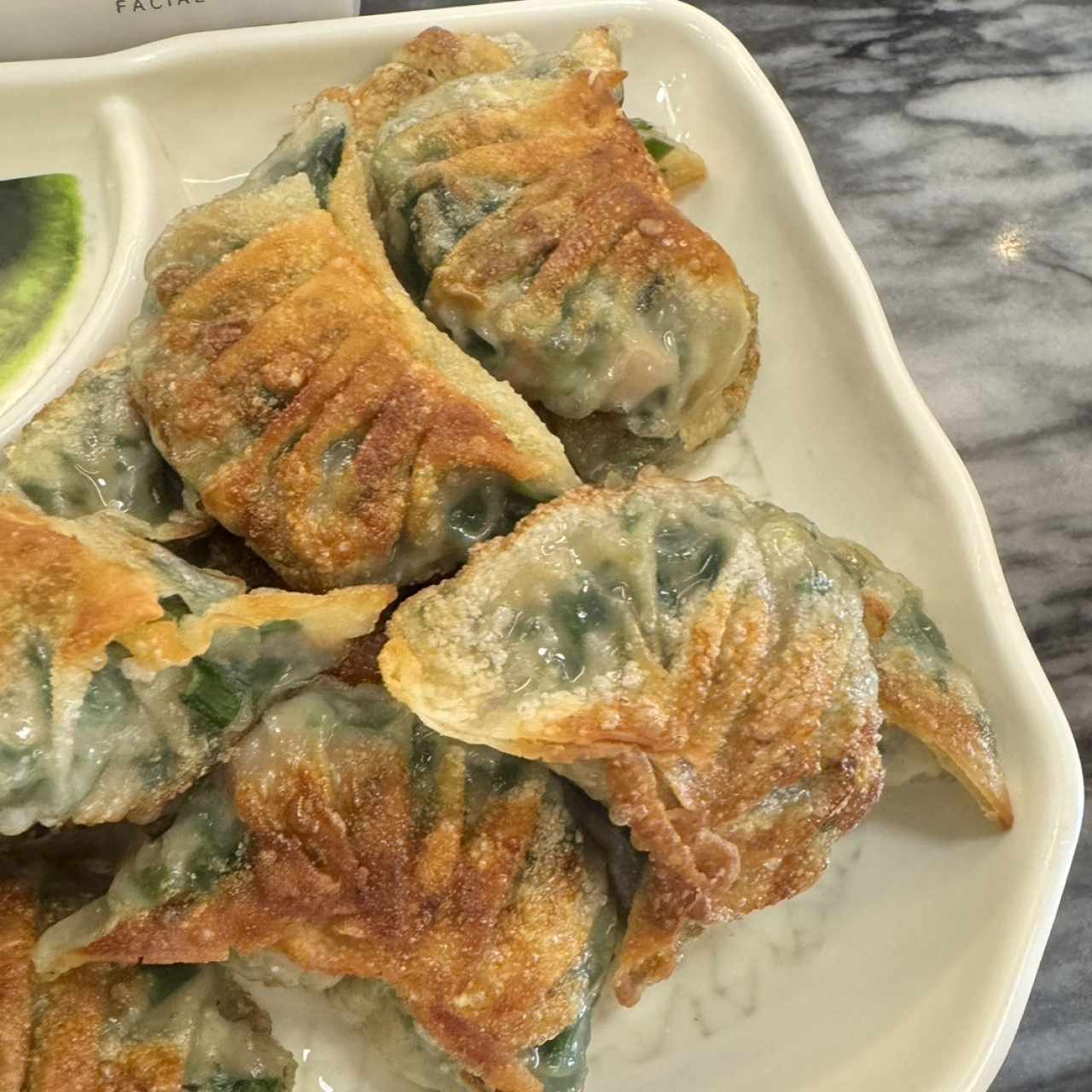 Dumpling de puerco con cebollina
