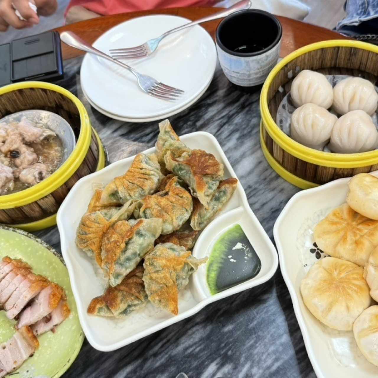 Dumpling de puerco con cebollina