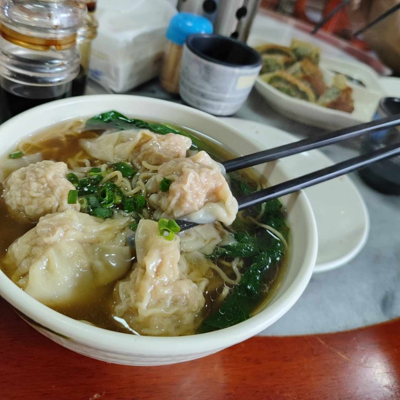 Sopa De Wanton De Puerco Con Fideos