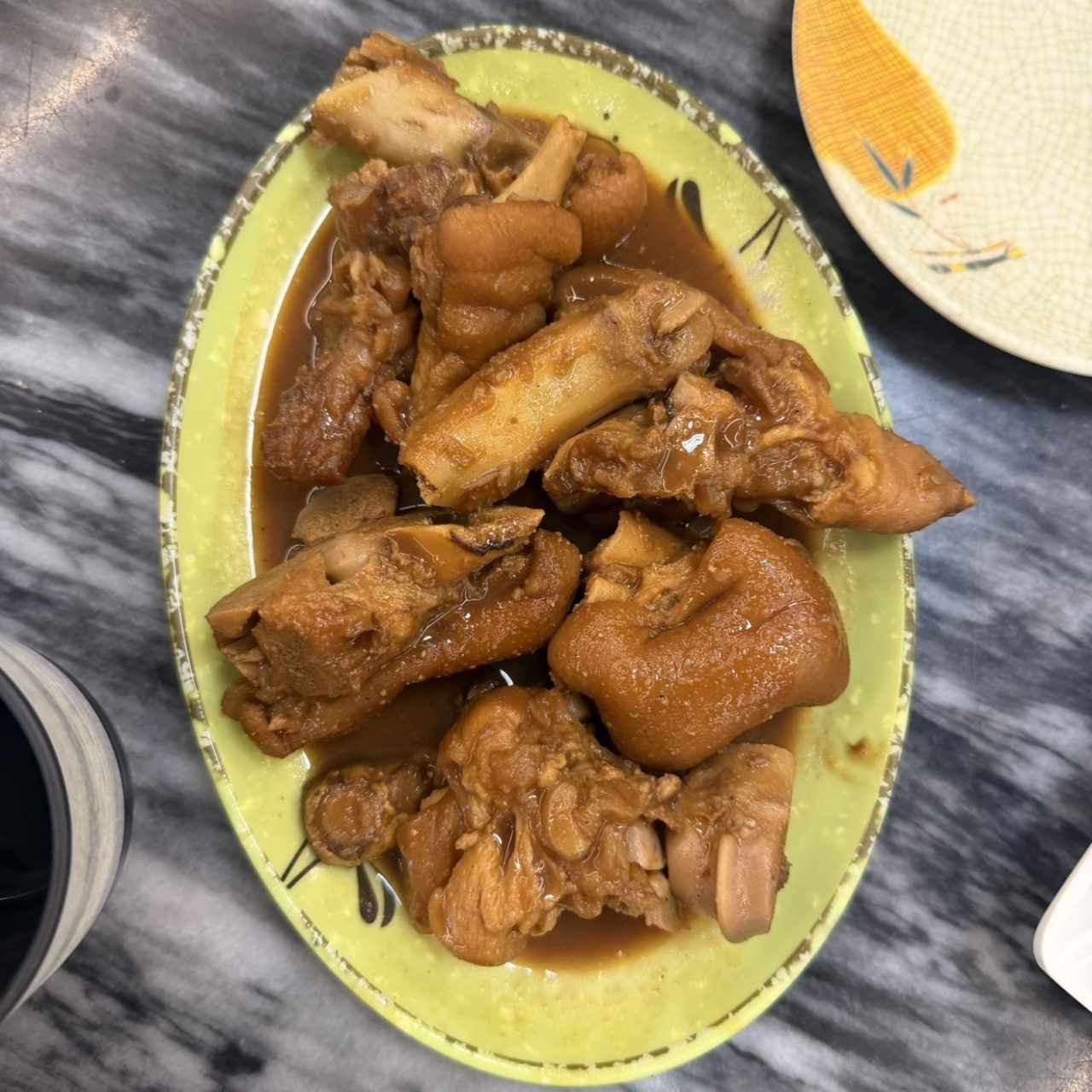 Patita de puerco en salsa de abalone