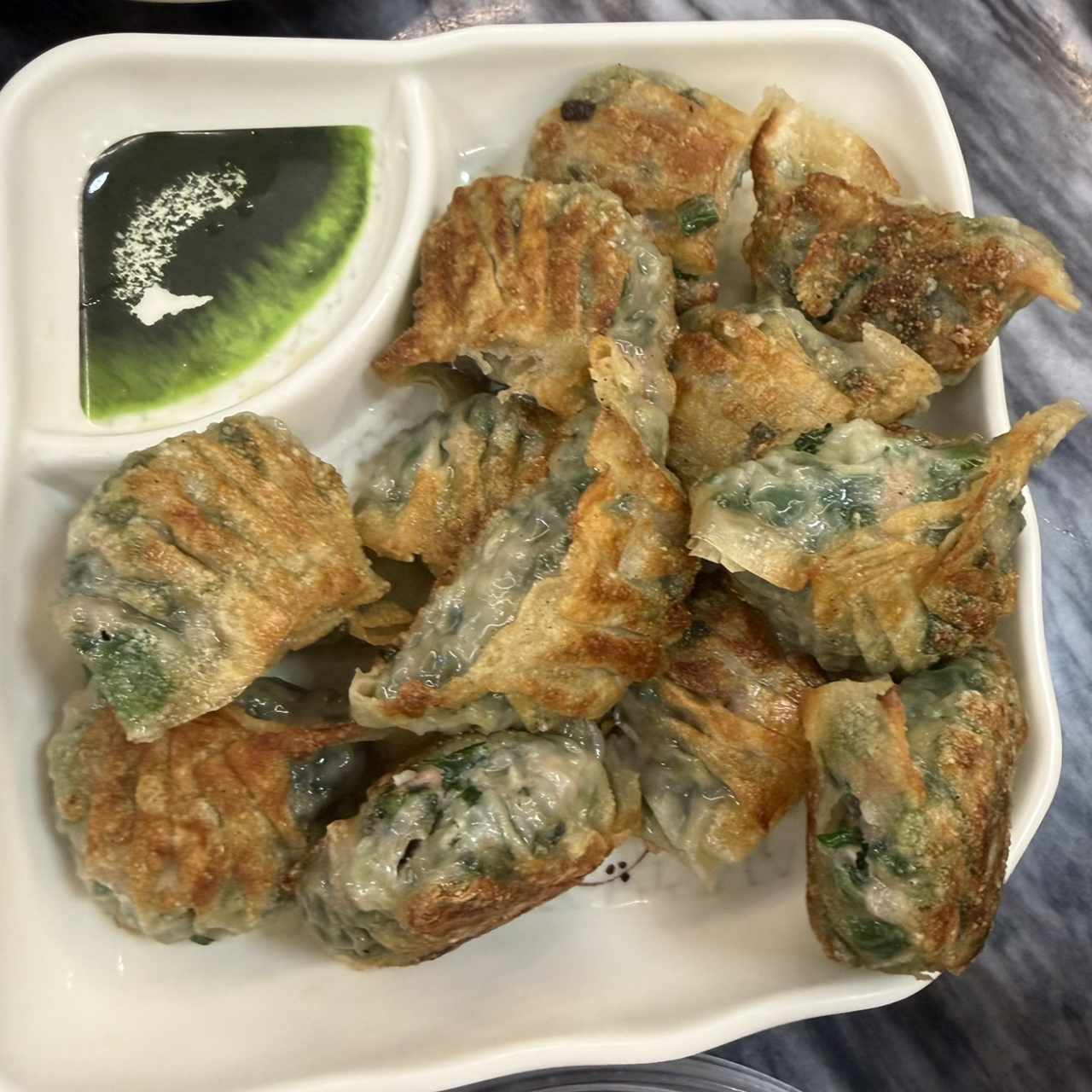Dumpling de puerco con cebollina